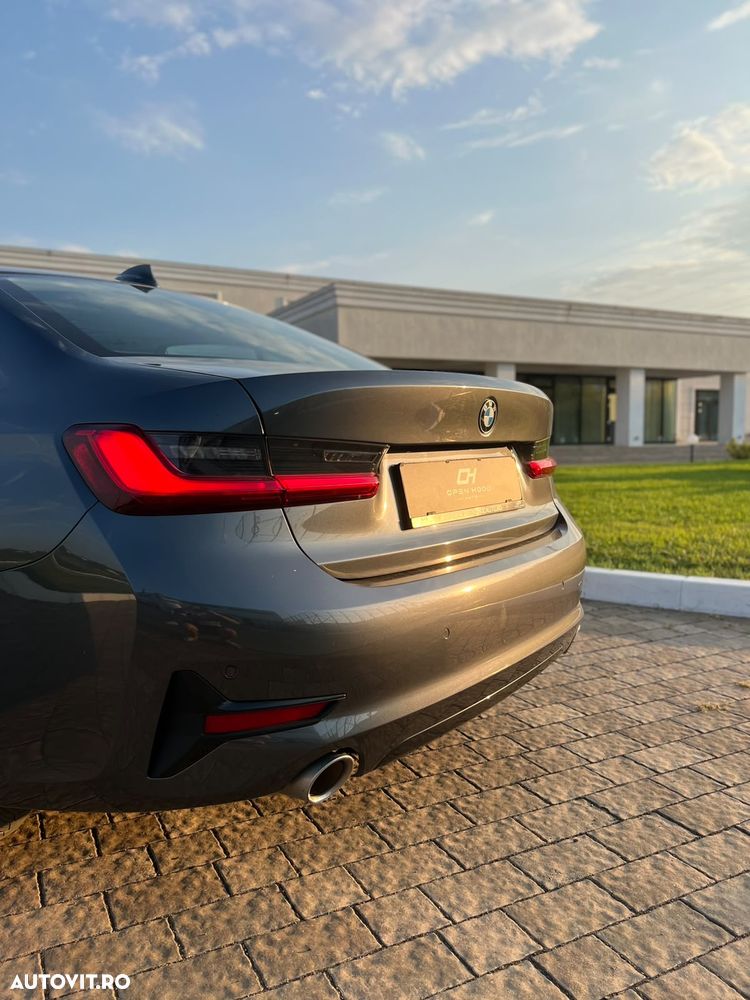 BMW Seria 3 320i Aut. Sport Line - 27