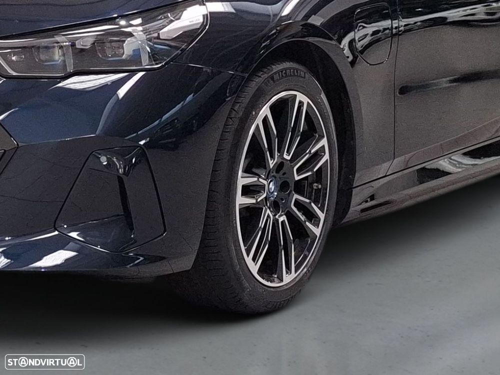 BMW 530 e Pack Desportivo M - 4