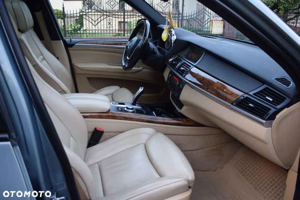 BMW X5 4.8i xDrive - 12