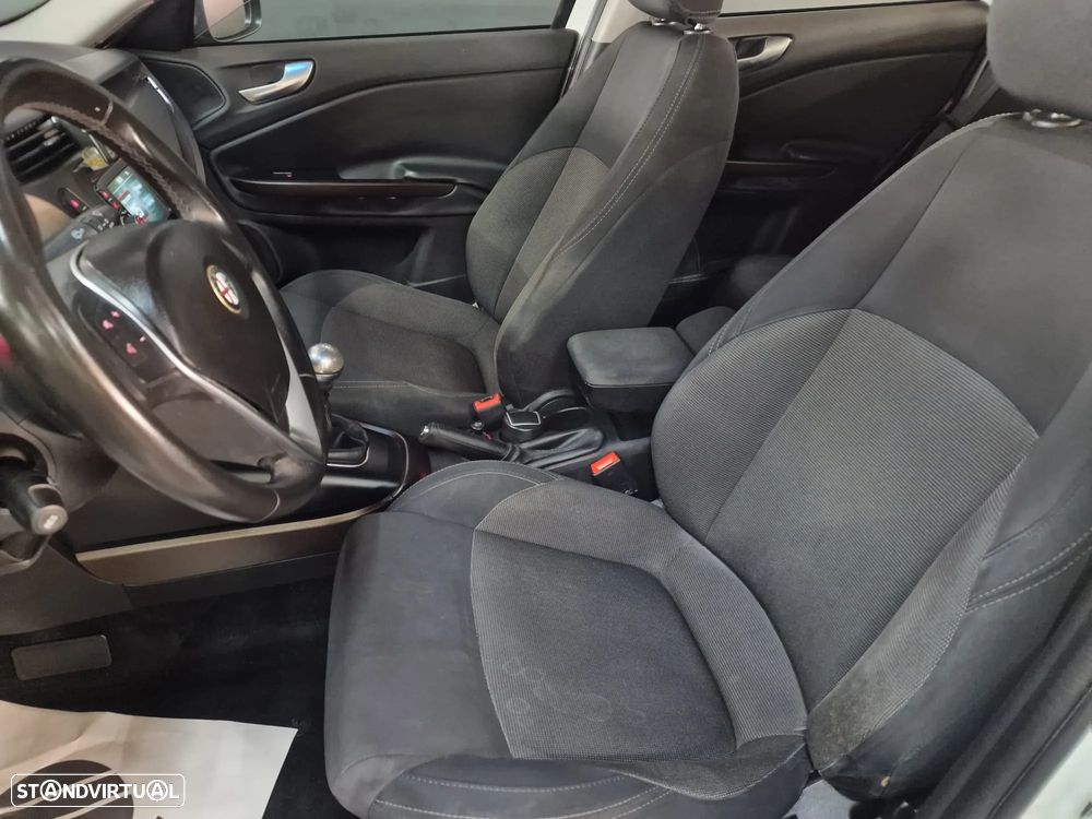 Alfa Romeo Giulietta 1.6 JTDm Sport J18 - 21