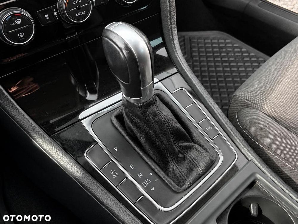 Volkswagen Golf 1.2 TSI BlueMotion Technology DSG Trendline - 20
