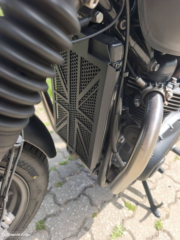 Triumph Bonneville 900 street twin - 4