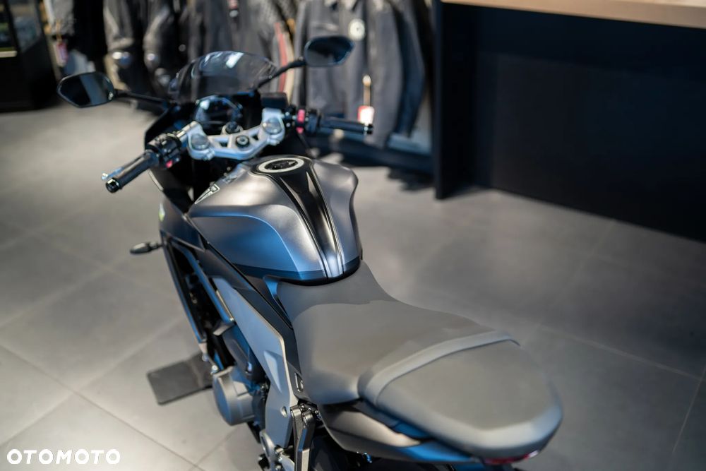 Triumph Daytona - 11