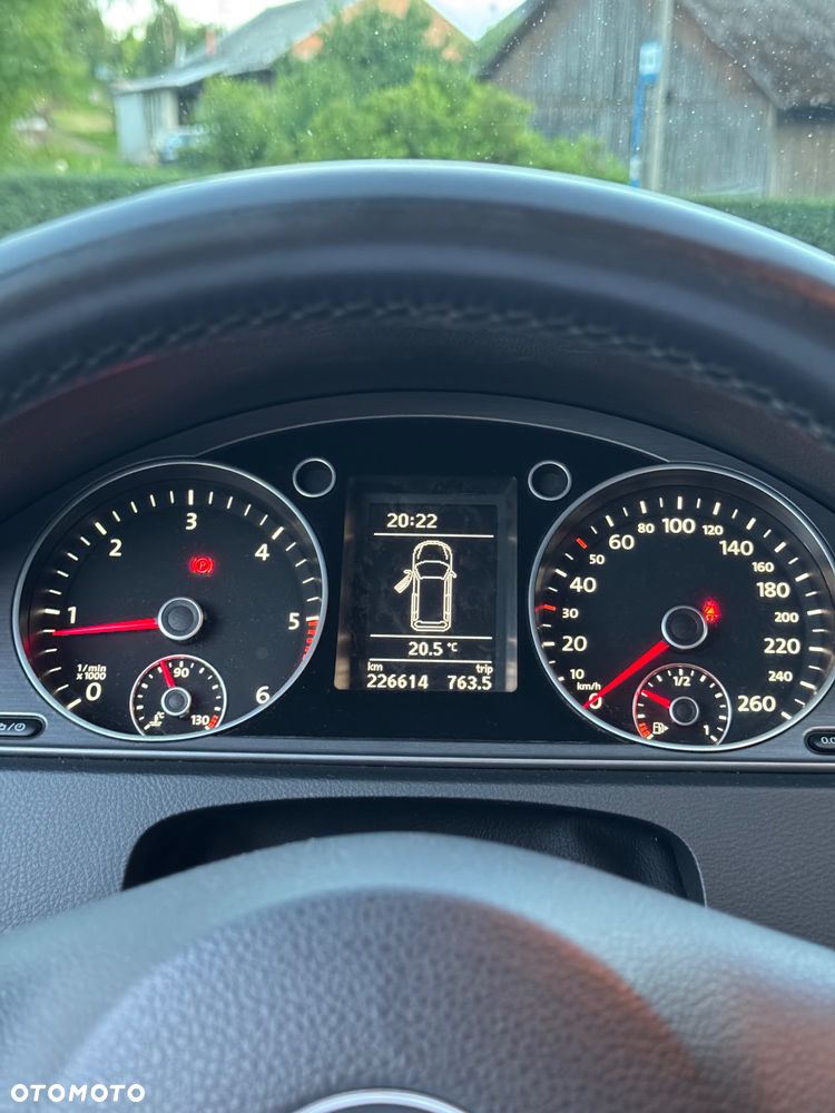 Volkswagen Passat 1.6 TDI DPF BlueMotion Technology Comfortline - 8