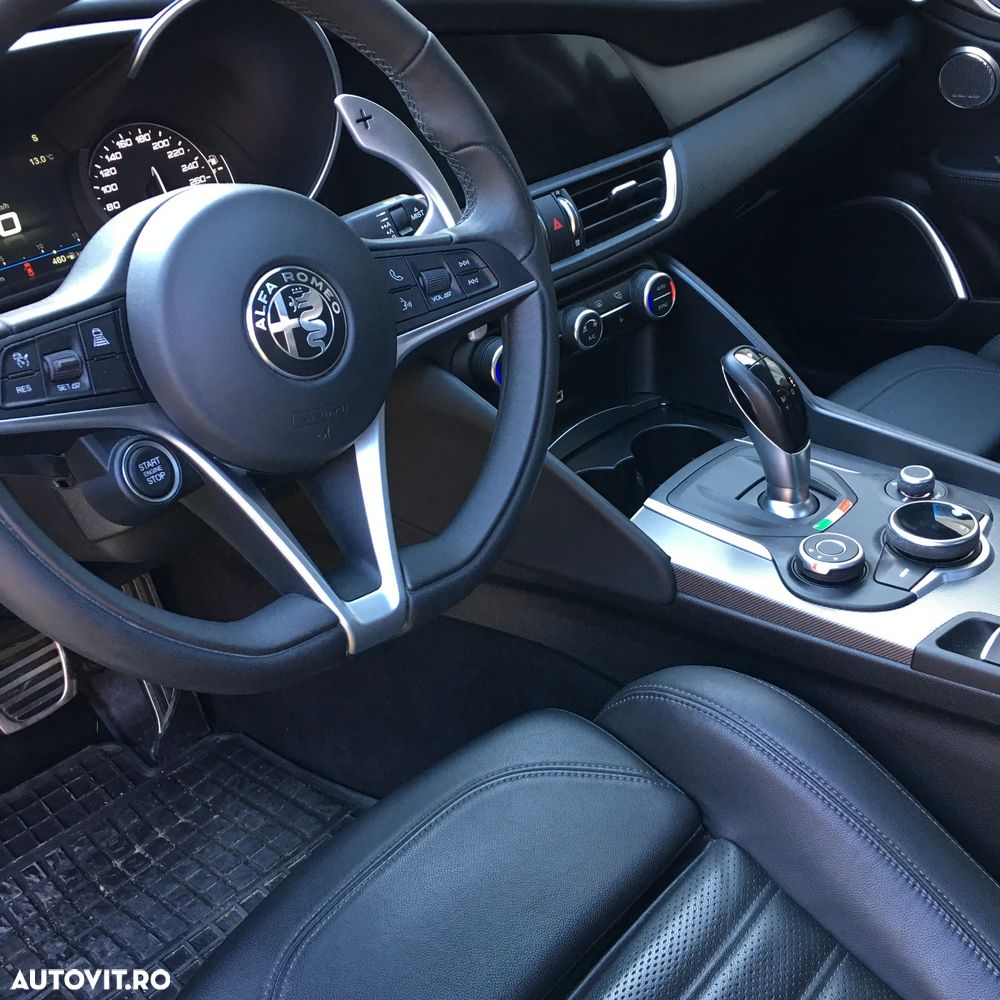Alfa Romeo Giulia 2.0 Turbo 16V AT8 Veloce - 12