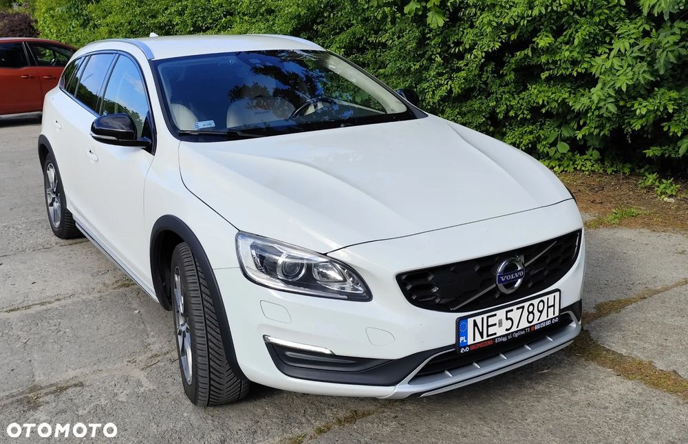 Volvo V60 Cross Country T5 AWD Momentum - 1
