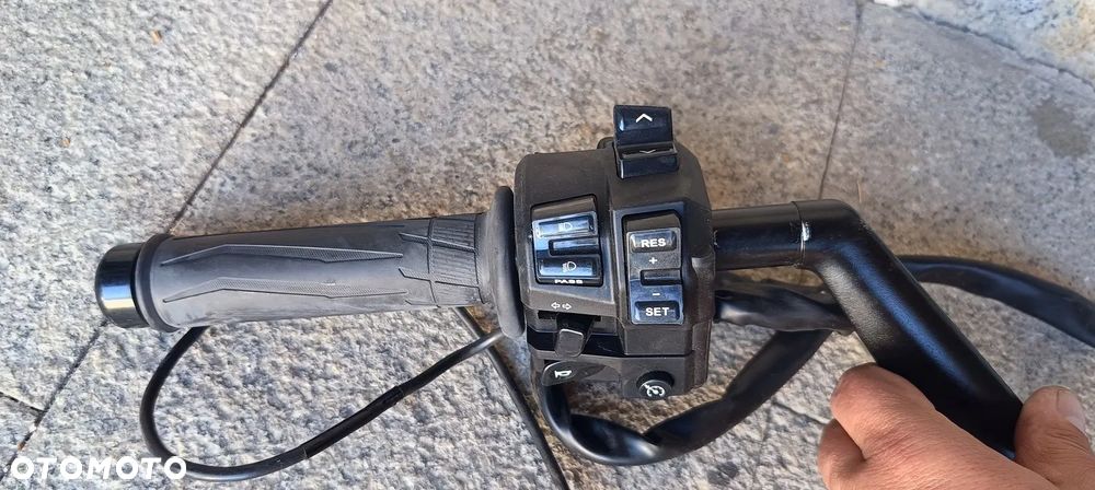 YAMAHA FJR 1300 KIEROWNICA PRZEŁĄCZNIK PRAWY LEWY 2020 - 10