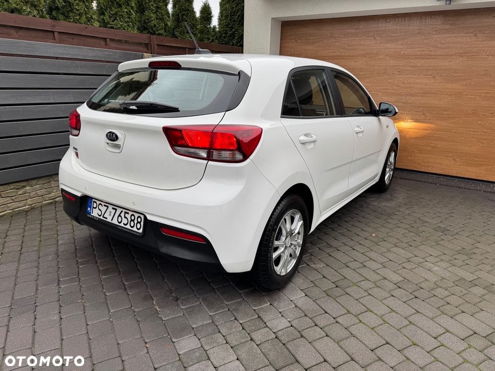 Kia Rio 1.2 L - 5