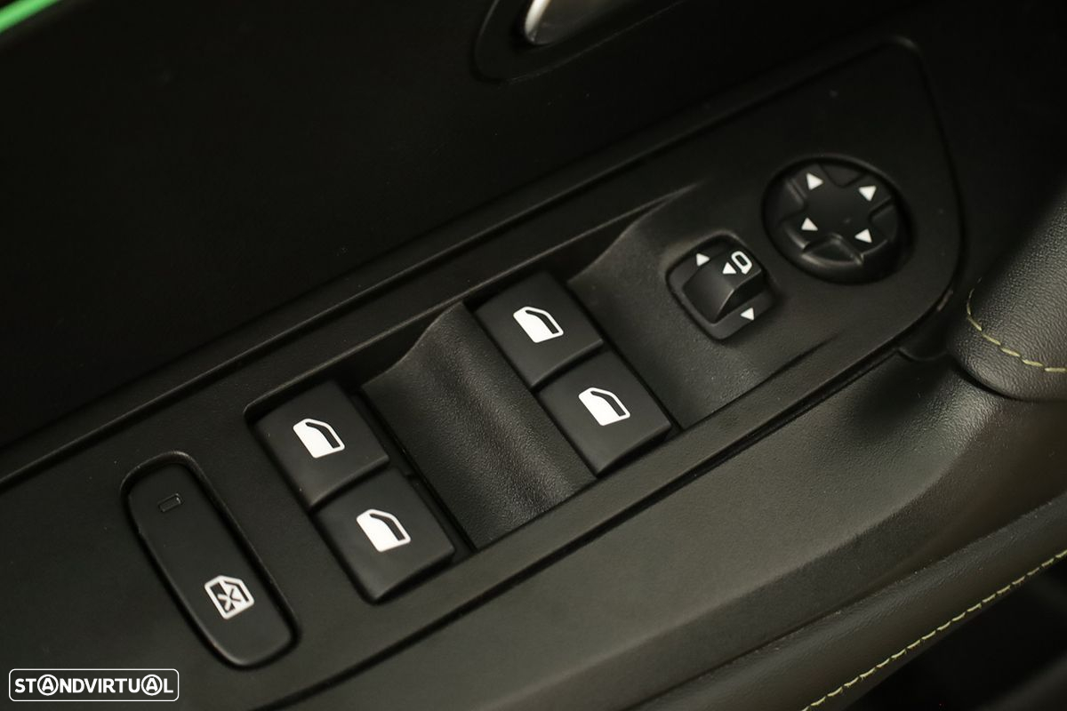 Peugeot 2008 1.2 PureTech GT EAT8 - 18