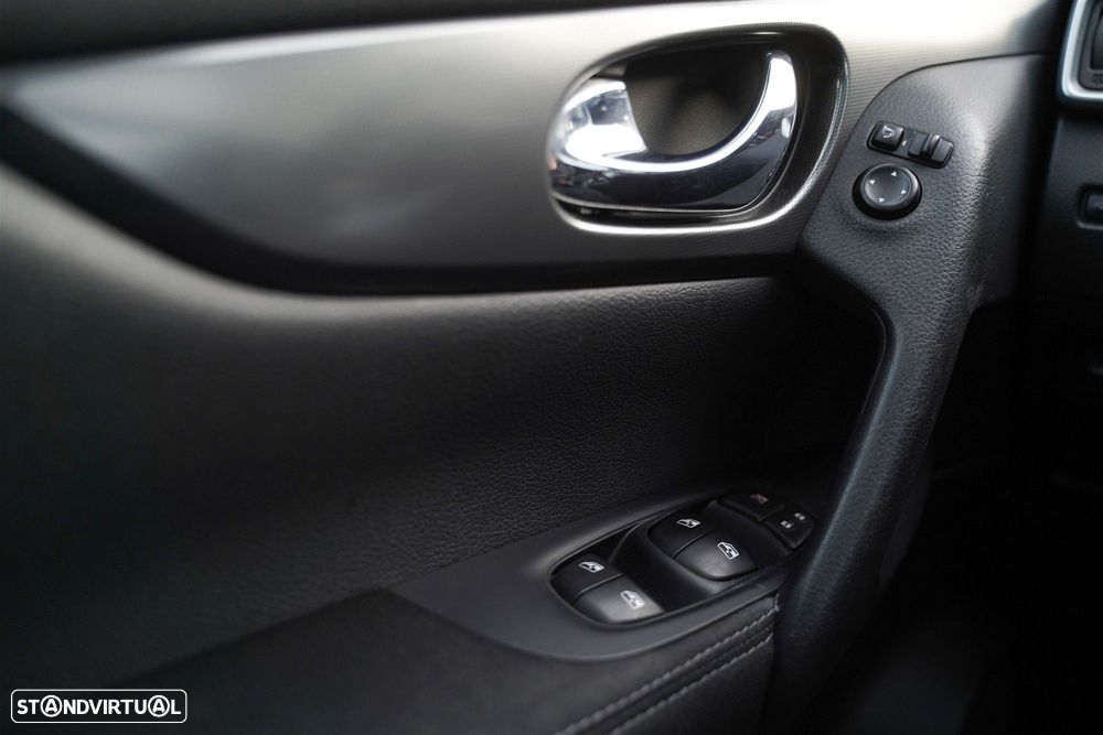 Nissan Qashqai 1.5 dCi N-Connecta 18 - 17