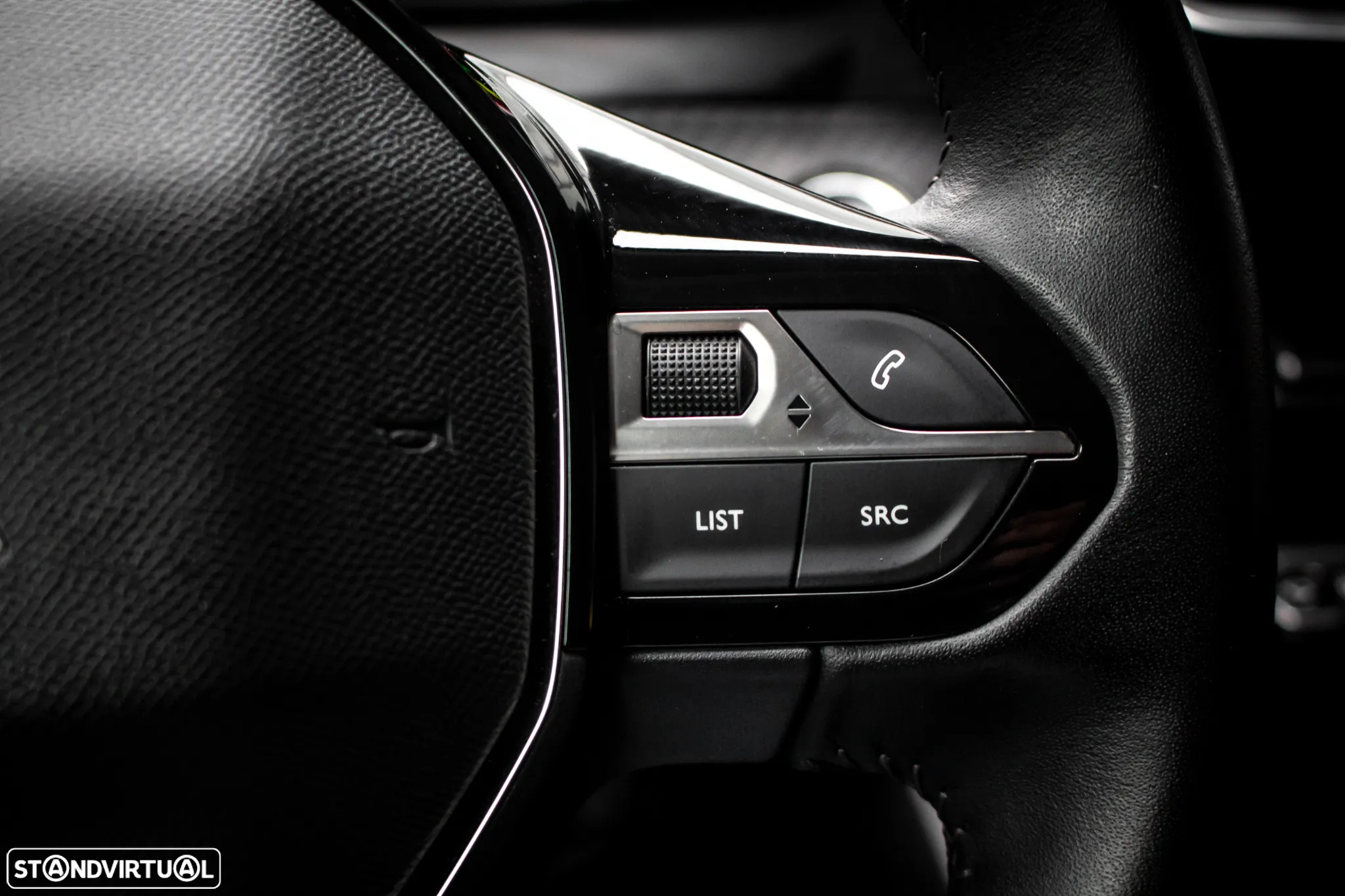 Peugeot e-2008 Allure - 15