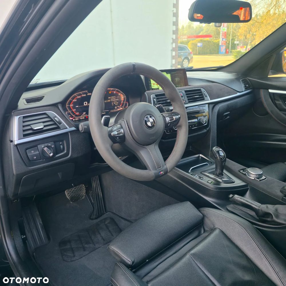 BMW Seria 3 330i xDrive M Sport - 23