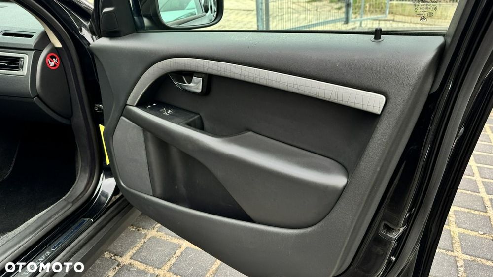 Volvo XC 70 2.4D AWD Kinetic - 13