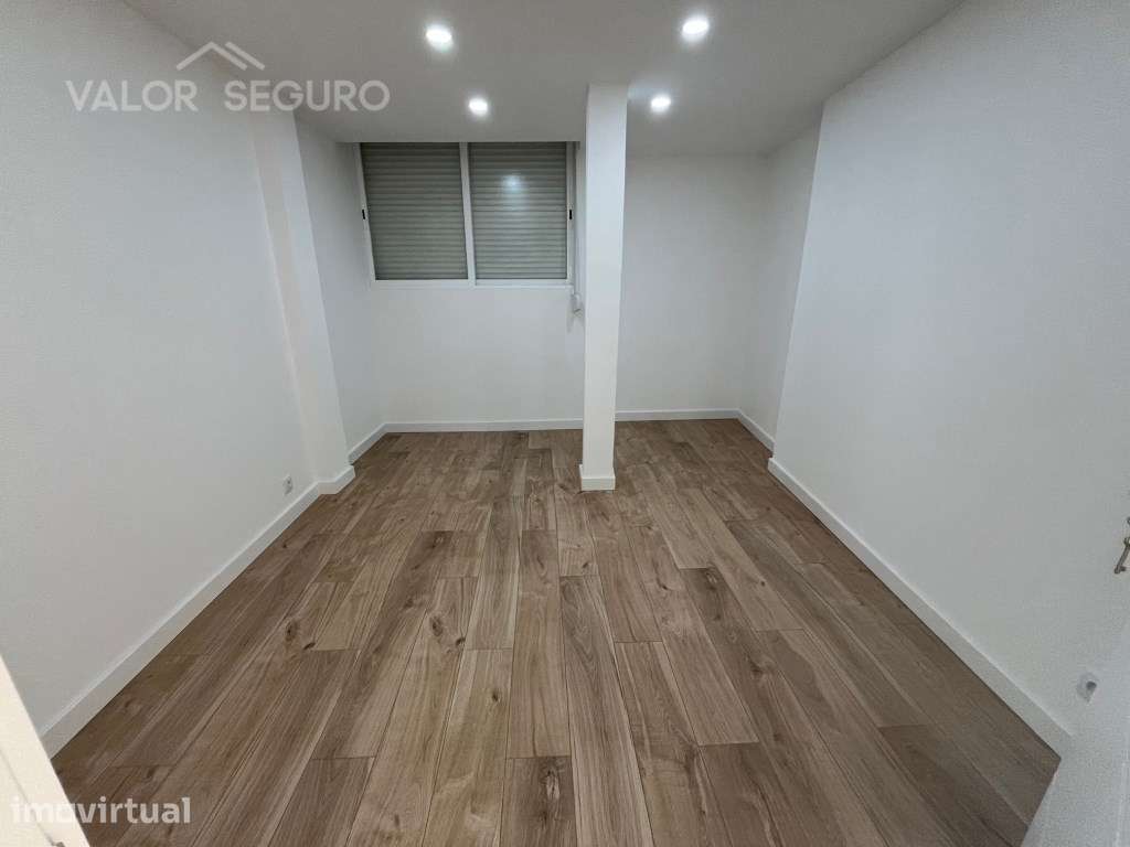 Apartamento T3 remodelado e com terraço - Grande imagem: 4/14