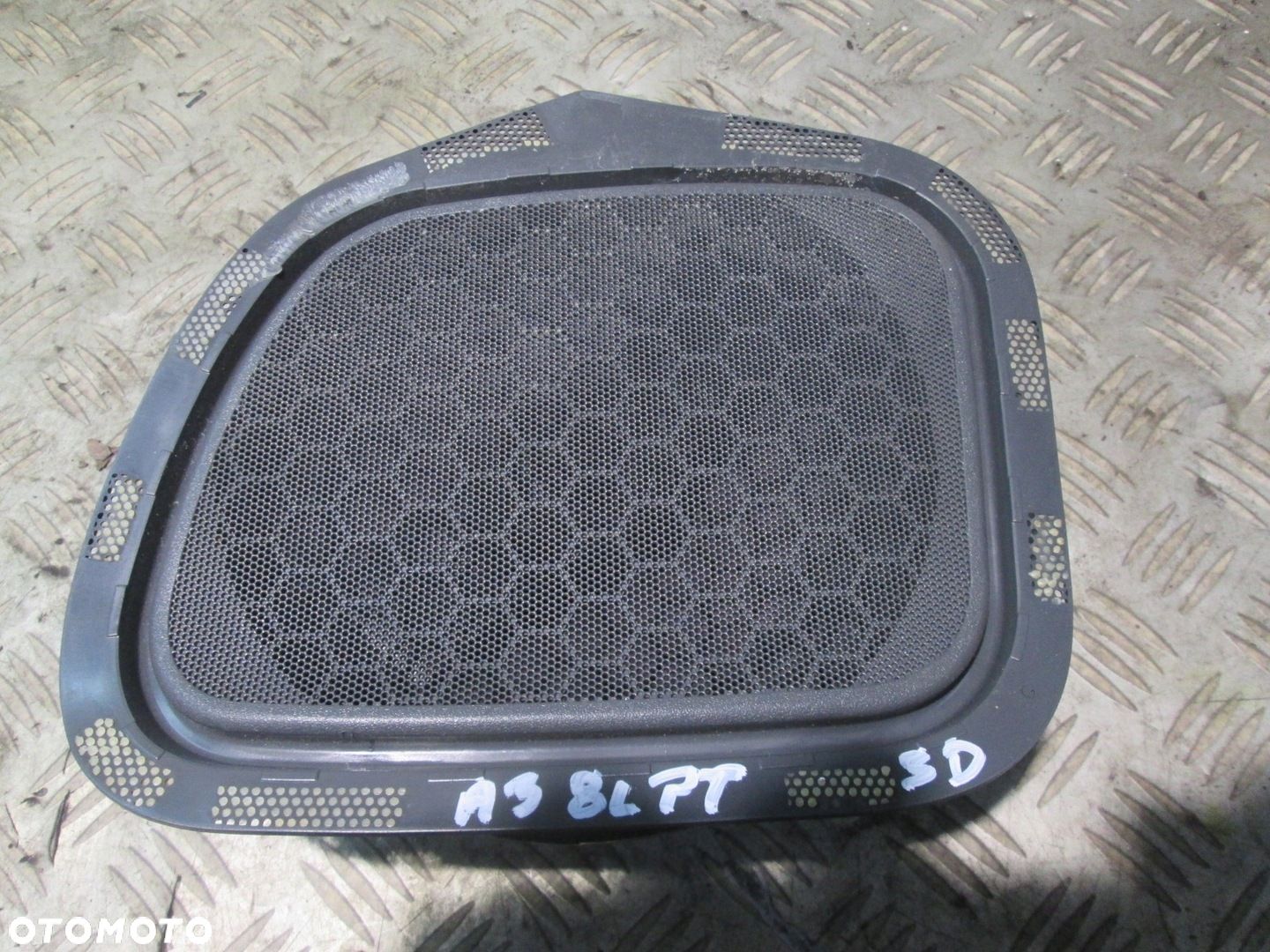 GŁOŚNIK PRAWY TYŁ  MASKOWNICA AUDI A3 8L 8D9035412B - 1