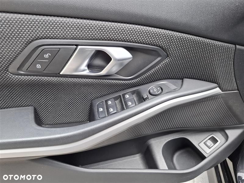 BMW Seria 3 318i - 20
