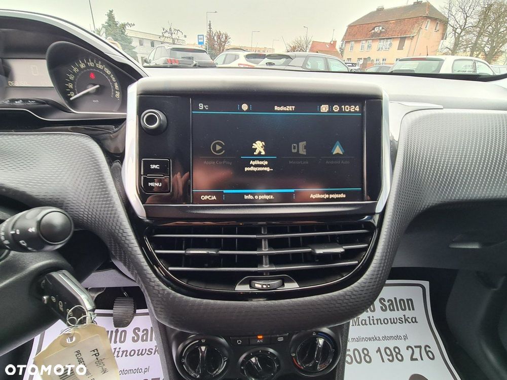 Peugeot 2008 1.2 Pure Tech GPF Signature S&S - 17