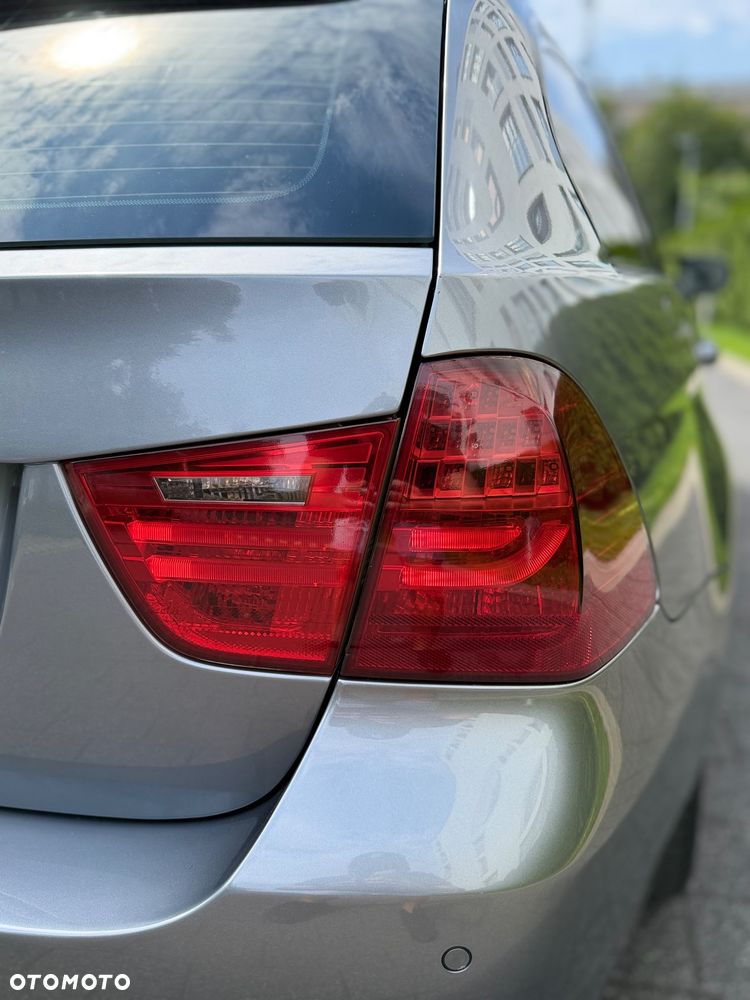 BMW Seria 3 325i xDrive - 29