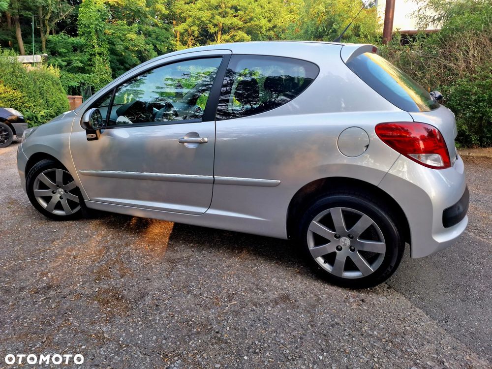 Peugeot 207 75 forever - 2
