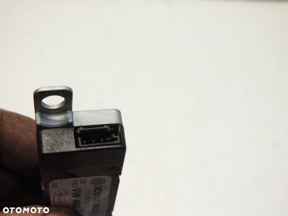WZMACNIACZ ANTENY VW PASSAT B6 LIFT 3C9035552D - 5