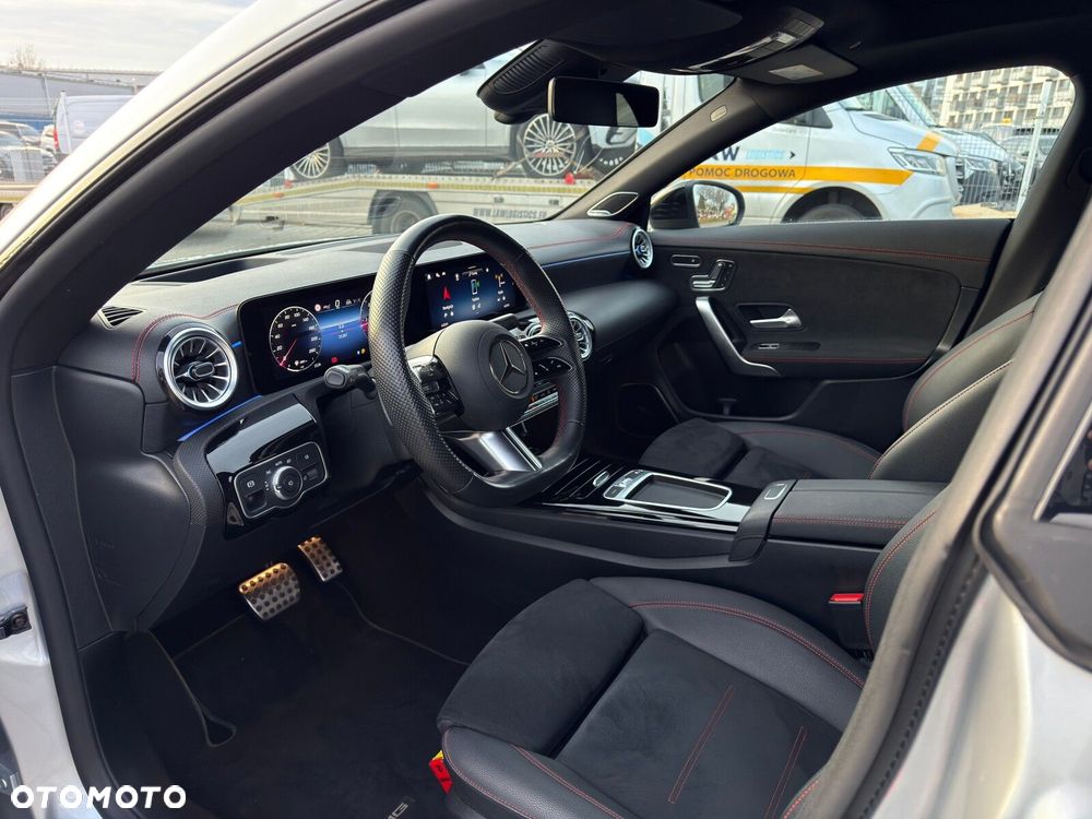 Mercedes-Benz CLA 200 d AMG Line 8G-DCT - 15