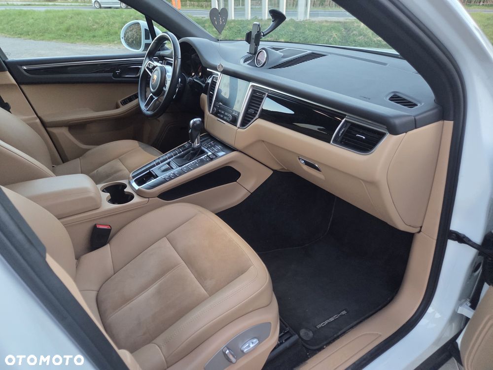 Porsche Macan Standard - 25