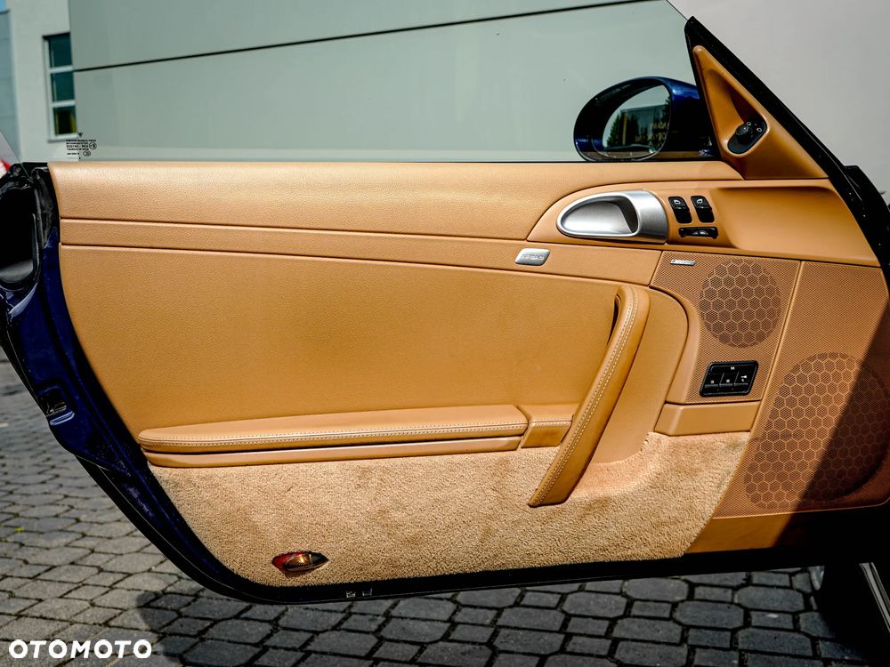 Porsche 911 Carrera - 24