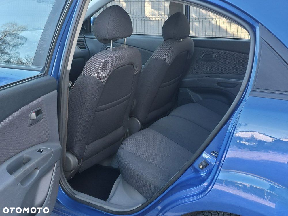 Kia Rio - 7