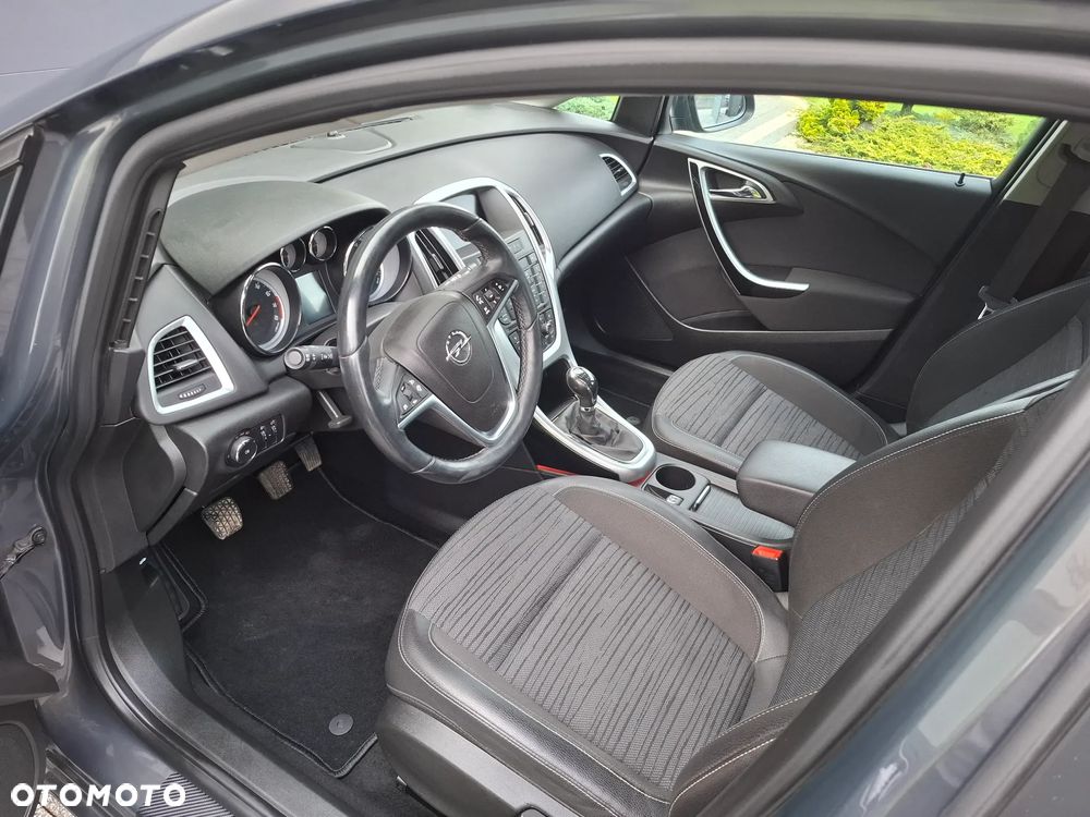 Opel Astra IV 1.4 T Cosmo - 13