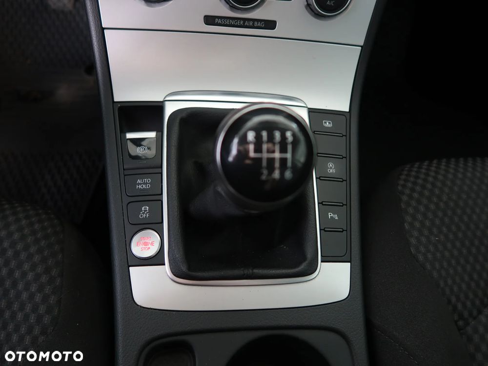 Volkswagen Passat 1.4 TSI BMT Comfortline - 16