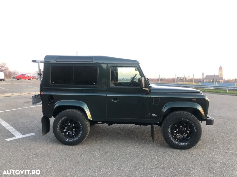 Land Rover Defender 90 County SW - 8