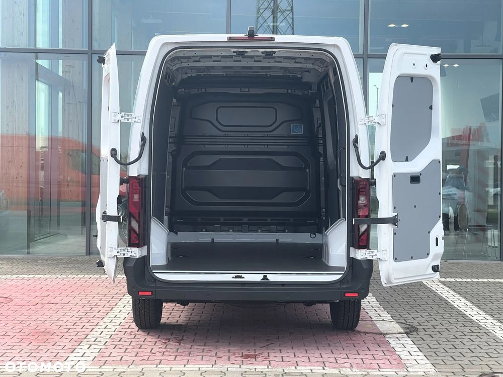 Nissan Interstar - 7