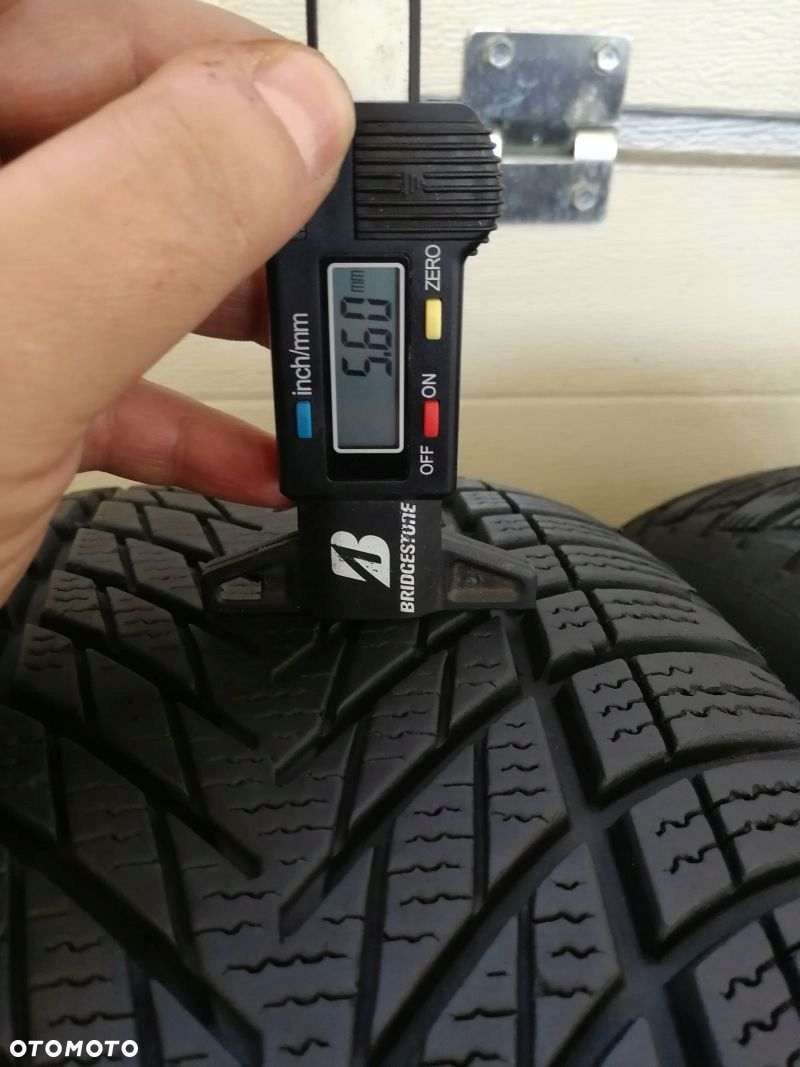 Opony zimowe 225/55 R 17 Goodyear Ultragrip Performance 3 - 2