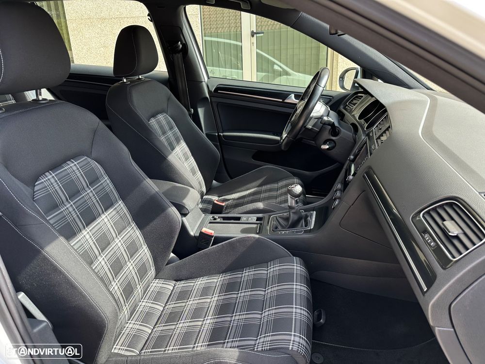 VW Golf 2.0 TDI GTD - 23