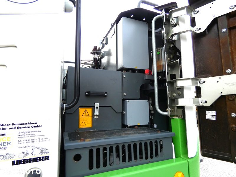 Liebherr A910 Compact / Z Niemiec / Super Stan / BEZ DPF / 2 Łyżki / - 20
