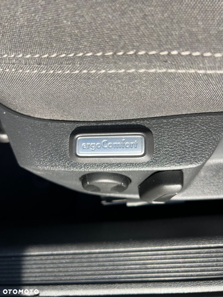 Volkswagen Passat - 16