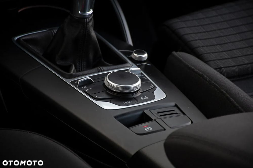 Audi A3 Sportback 2.0 TDI (clean diesel) Ambiente - 31