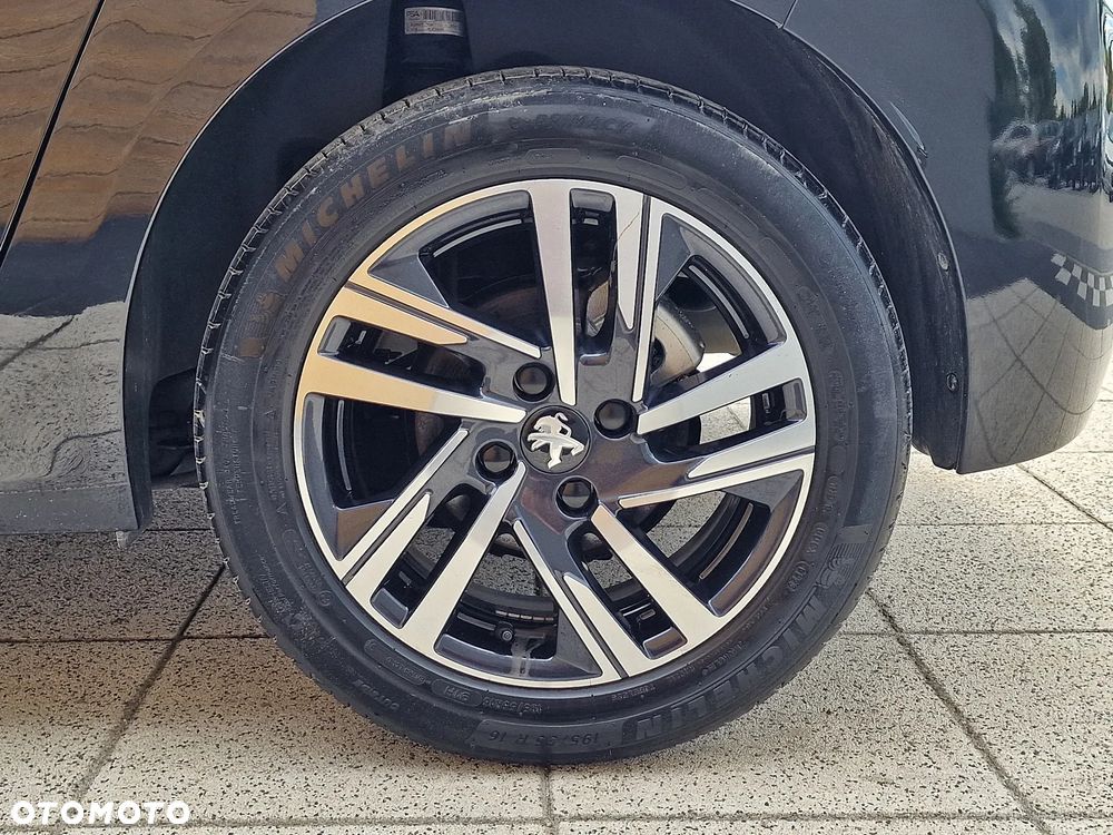Peugeot 208 - 22