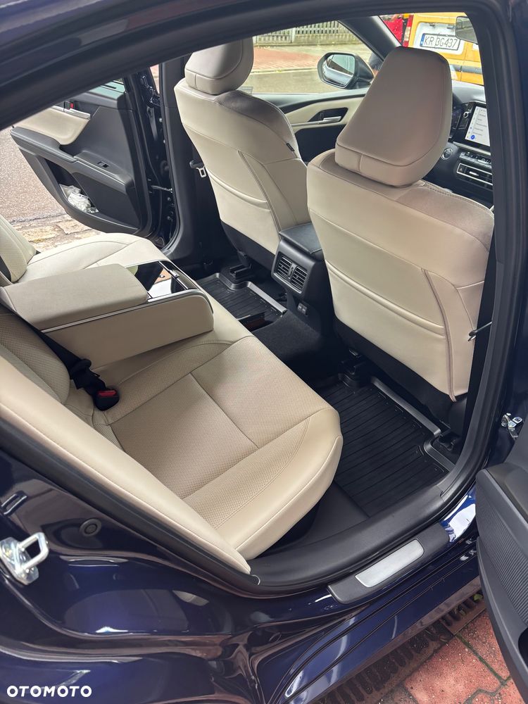 Toyota Camry - 28