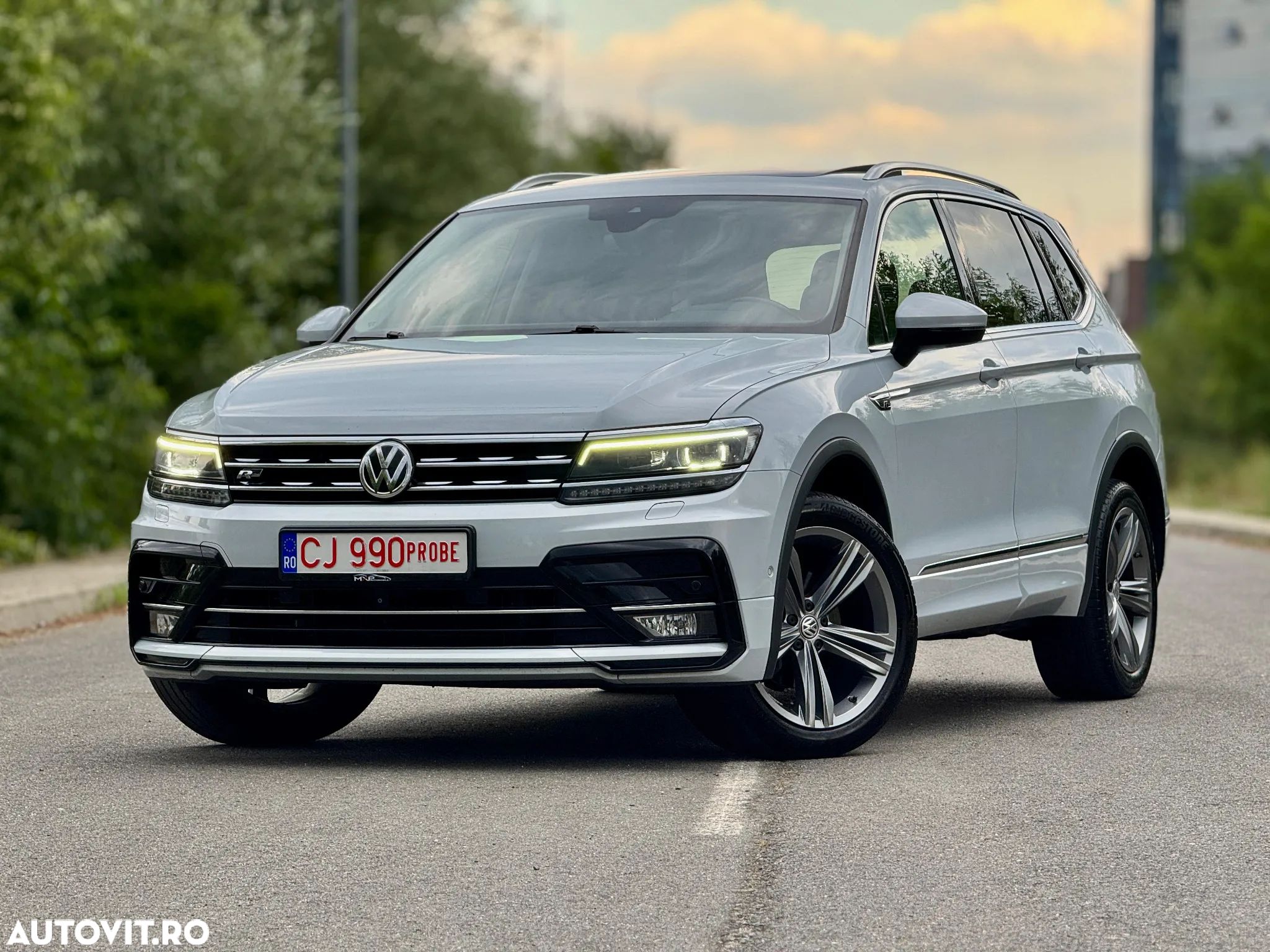 Volkswagen Tiguan Allspace 2.0 TDI 4Mot DSG R-Line - 1