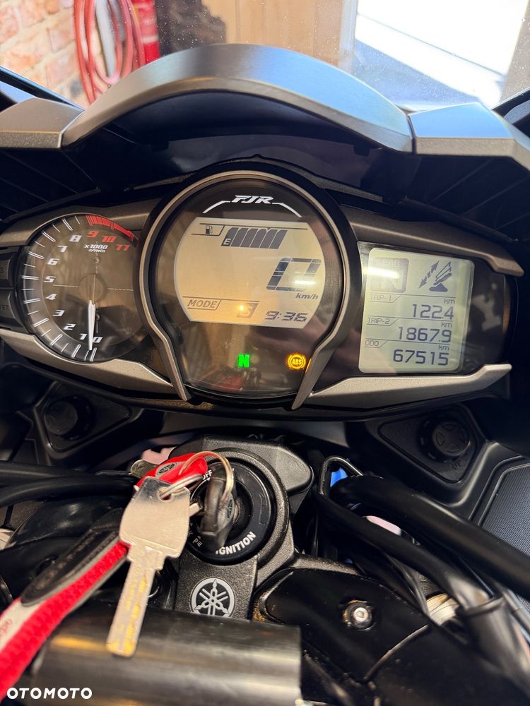 Yamaha FJR - 28