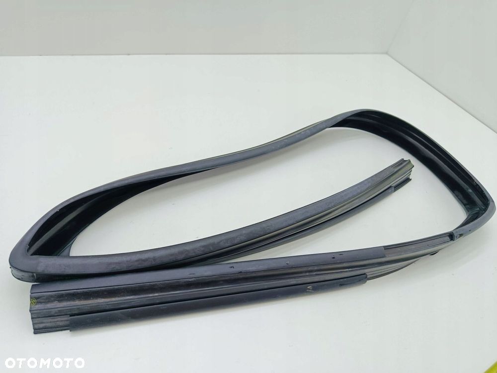 VW T5 USZCZELKA DRZWI PRAWY PRZÓD 7E0837434D - 2