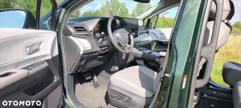 Toyota Sienna - 16