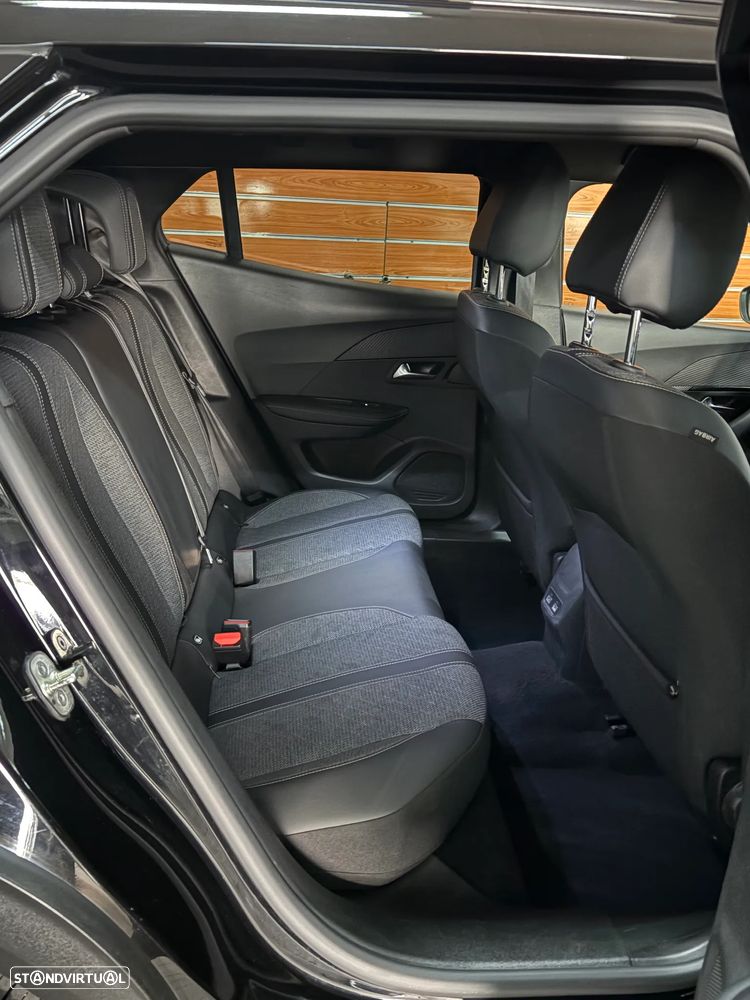 Peugeot 2008 1.2 PureTech Allure Pack EAT8 - 12