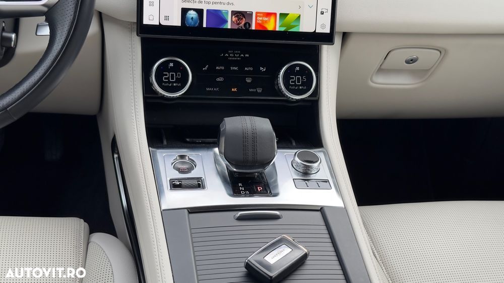 Jaguar F-Pace P250 AWD R-Dynamic SE - 8