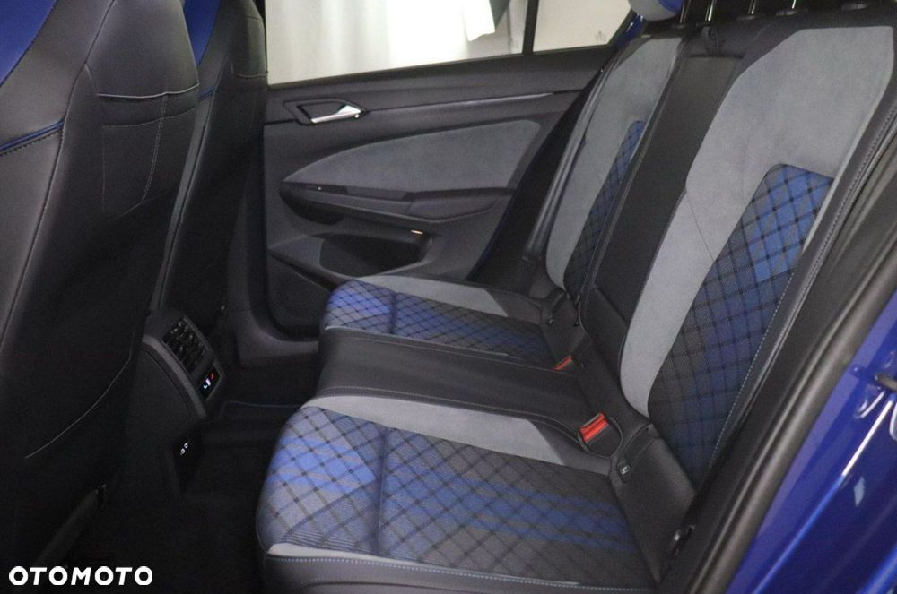 Volkswagen Golf - 10