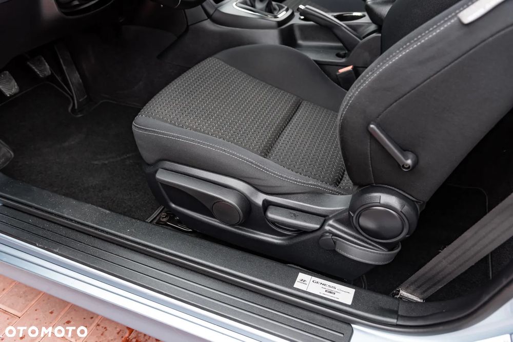 Hyundai Genesis Coupe 2.0 T - 17