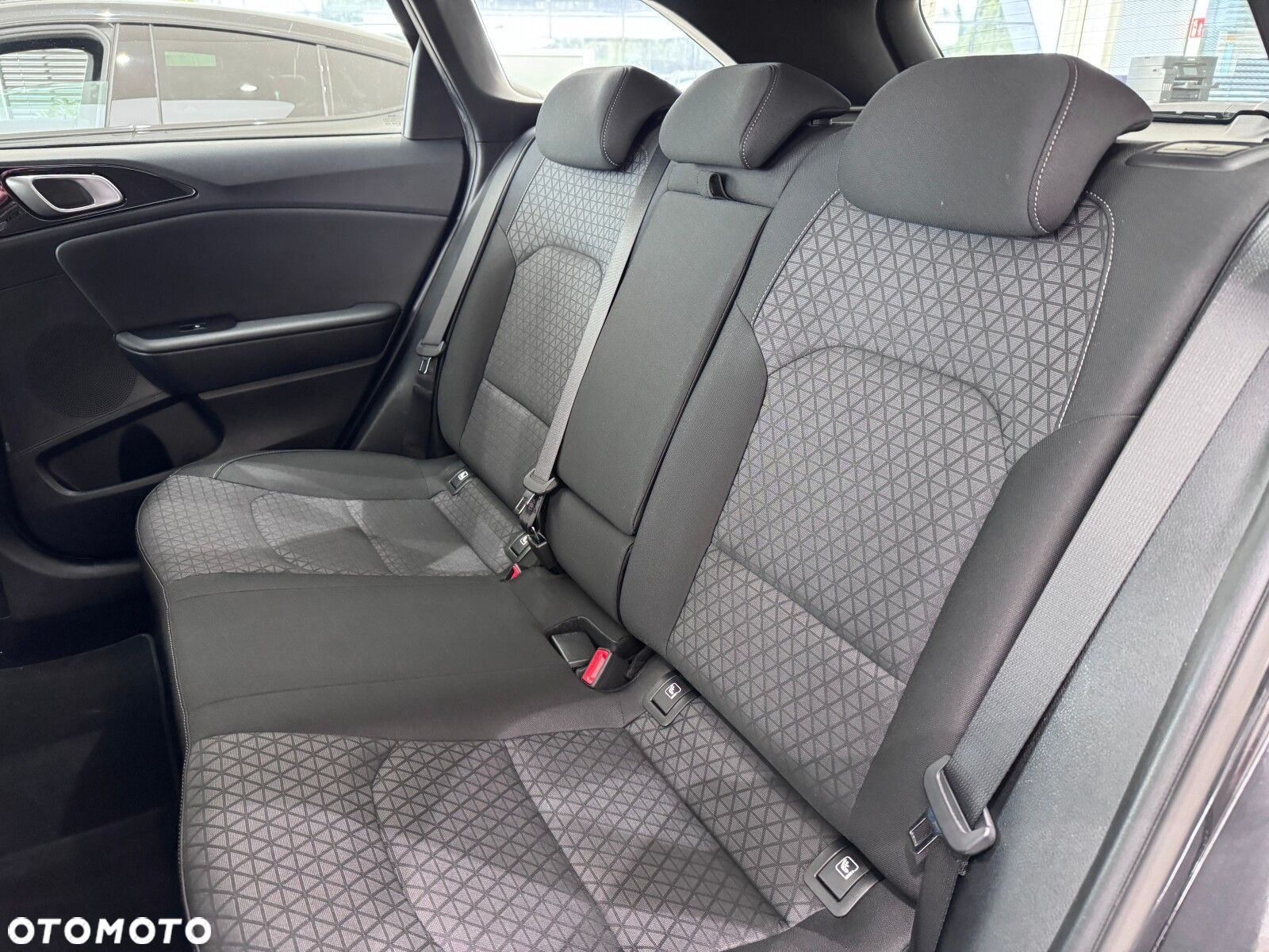 Kia Ceed - 13