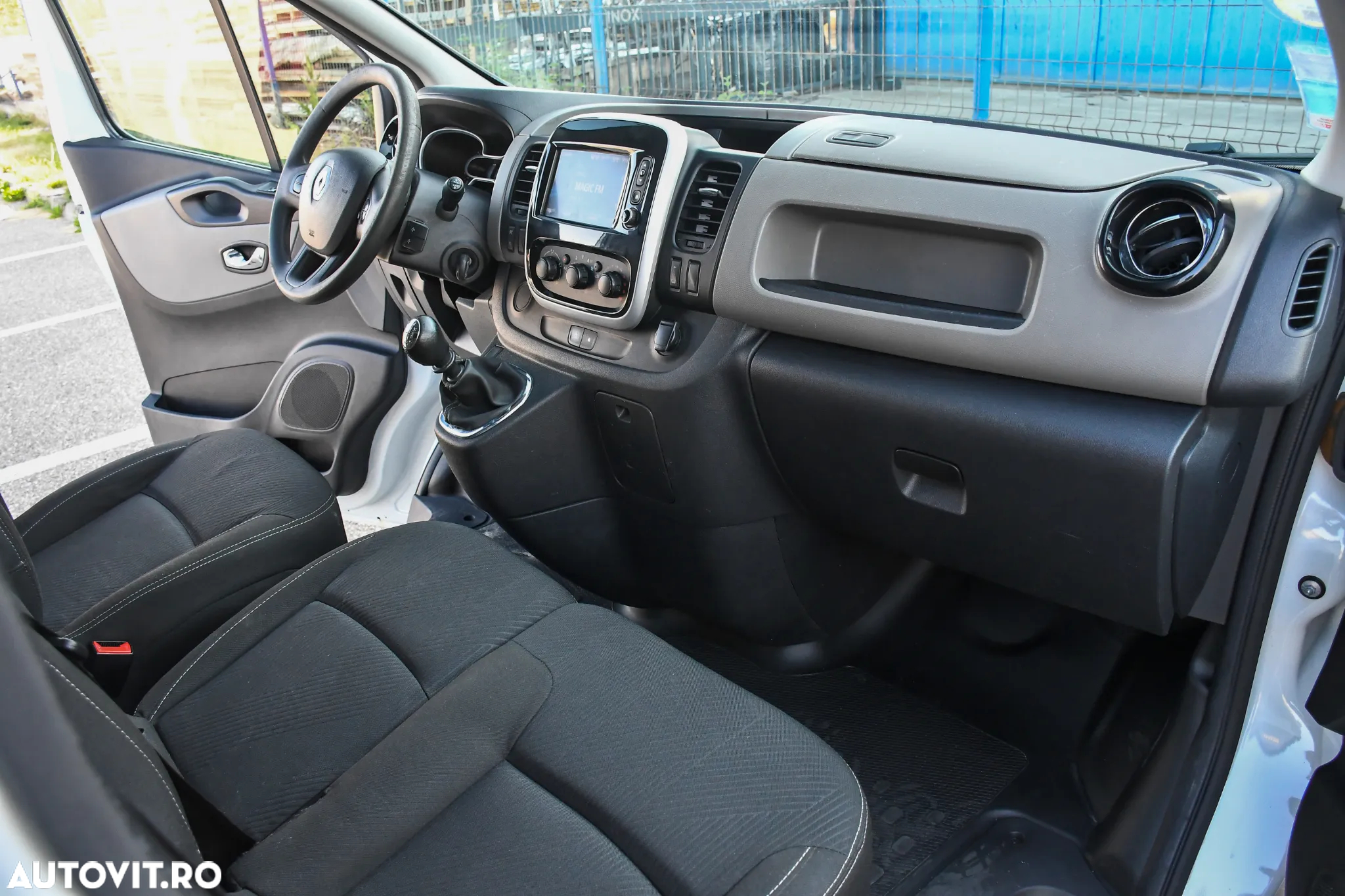 Renault TRAFIC - 12