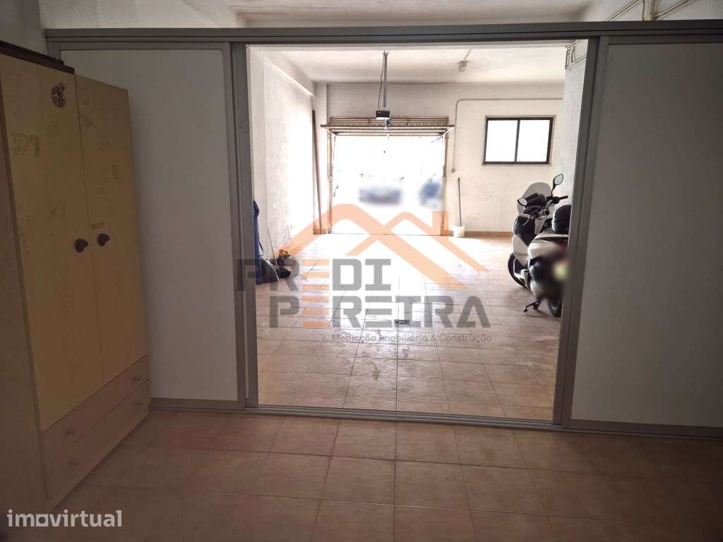 Garagem, estacionamento fechado com 70,70 m2, situada na Arroja. - Grande imagem: 3/15